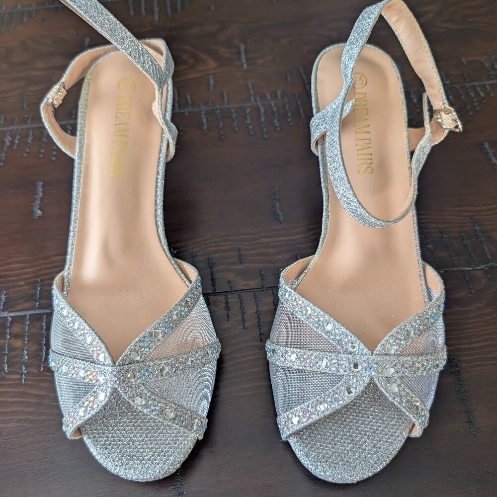 Dream Pairs women's silver glitter heels , size 6.5, new without tags